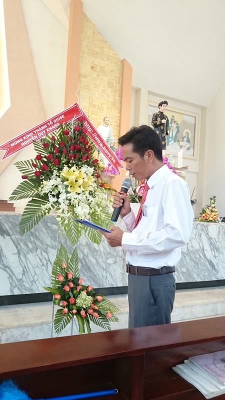 Ông hội trường Giuse Nguyễn Văn Tư đọc lời cảm ơn sau lễ